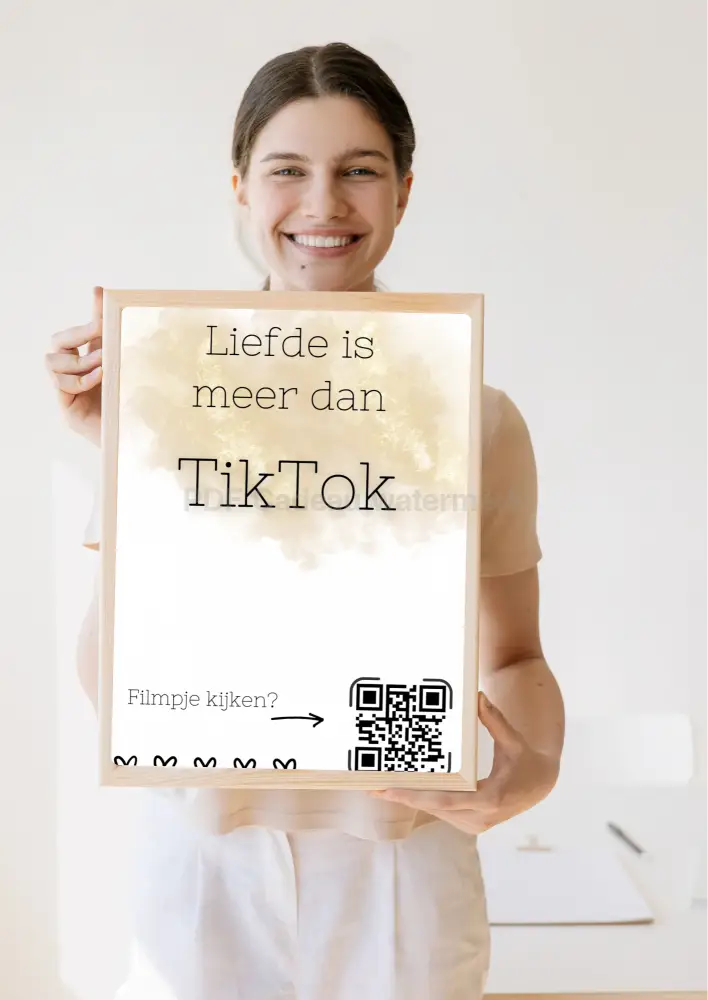Minimalistische wanddecoratie met TikTok thema